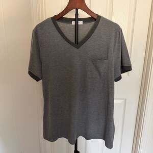 MOSHU Women's V-Neck Short Sleeve Pocket T-Shirt in Grey